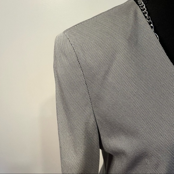 Vintage Yansi Fugel 2-piece suit, classy, front button closure. Size 6 - Picture 10 of 10